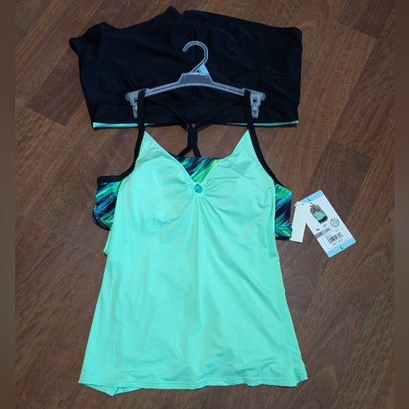 NEW 2 Piece Swimsuit - Picture 2 of 4